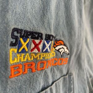 VTG Lee Sport Broncos Super Bowl 32 NFL Men's Light Blue Denim Jeans Shirt XL